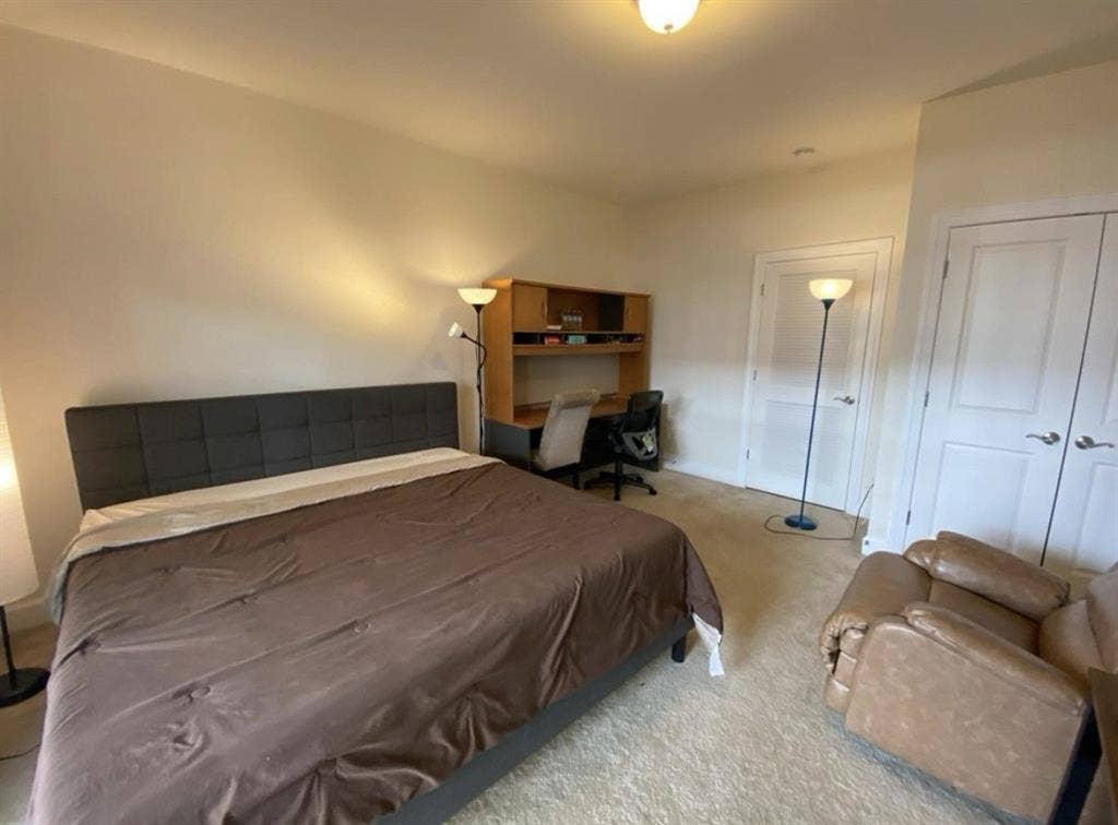 Private room - need roommate