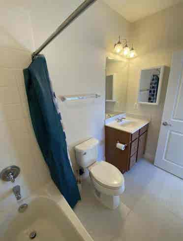 Private room - need roommate