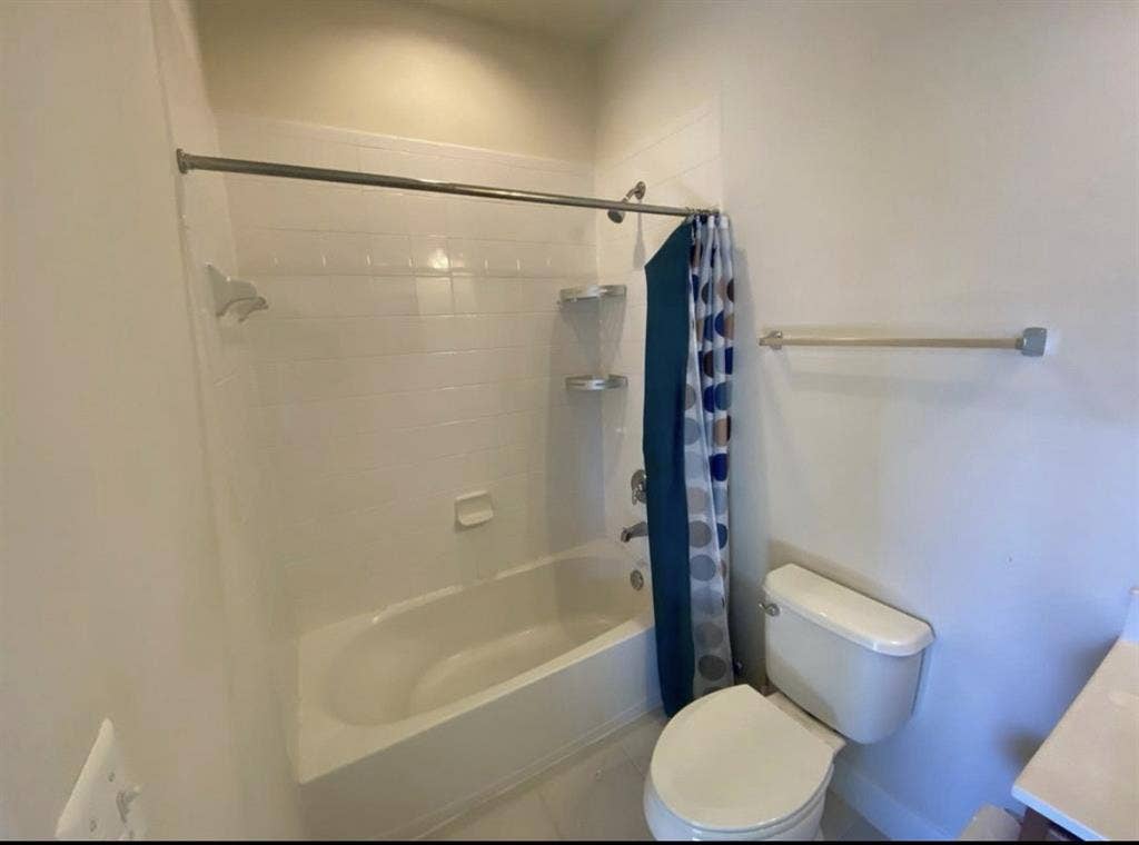 Private room - need roommate