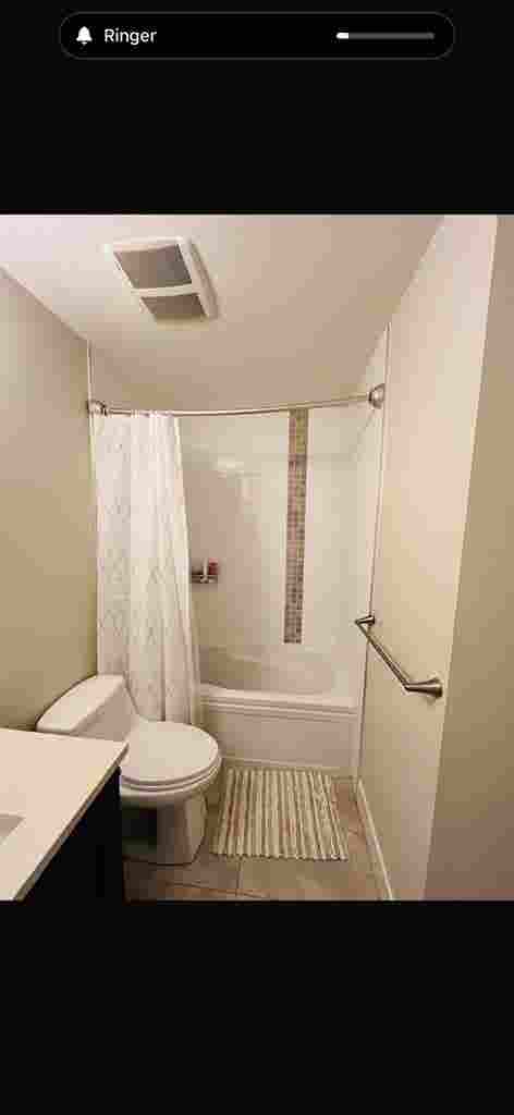 Room for rent in townhouse