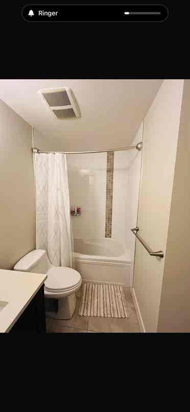 Room for rent in townhouse