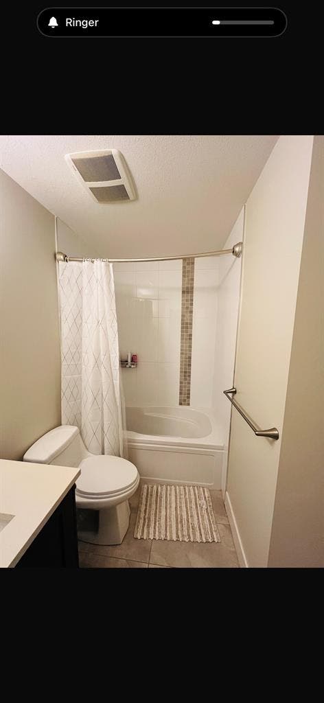 Room for rent in townhouse