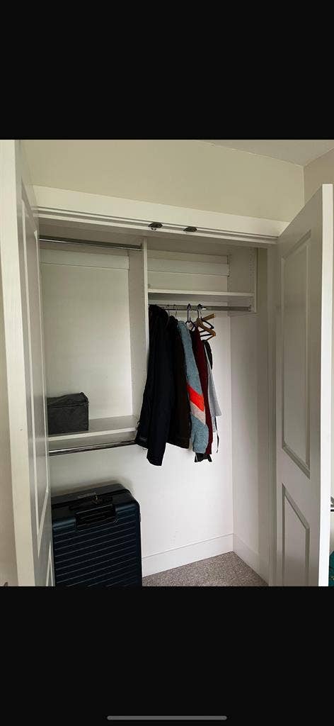 Room for rent in townhouse