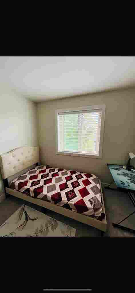 Room for rent in townhouse