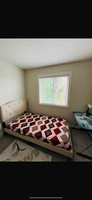 Room for rent in townhouse