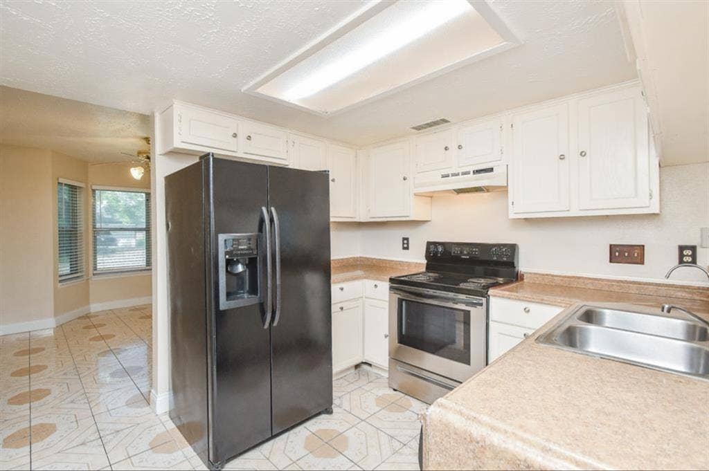 Master bedroom w/ private bathroom