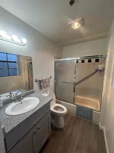 Beautiful Room/Bathroom in Venice