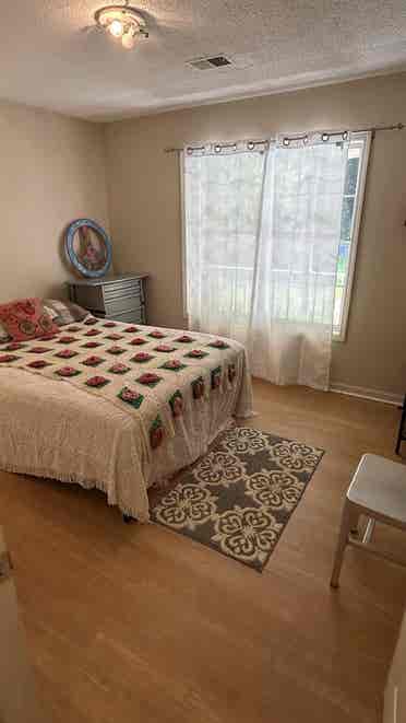 Near Downtown WS/Private Bath