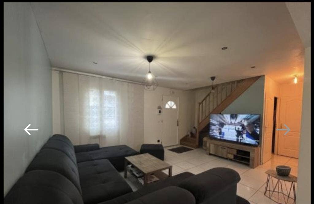 Room in beautiful house near Paris
