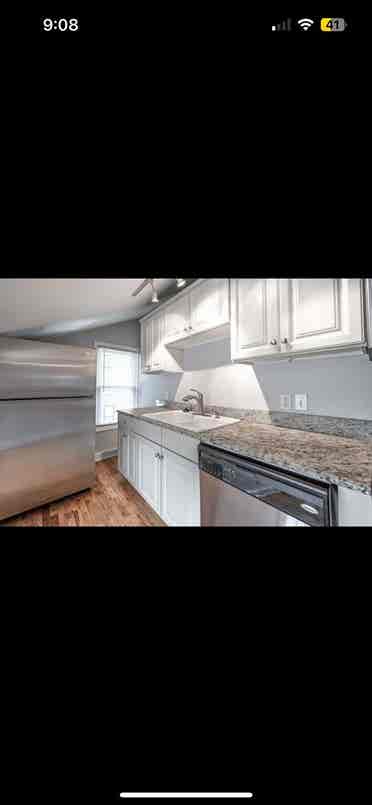 Looking for a Roommate move in asap