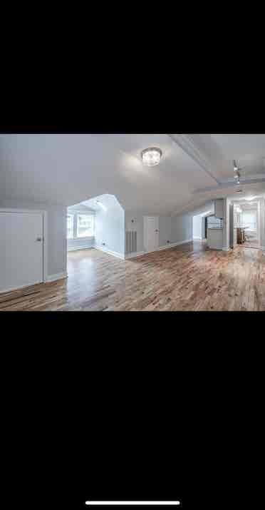 Looking for a Roommate move in asap