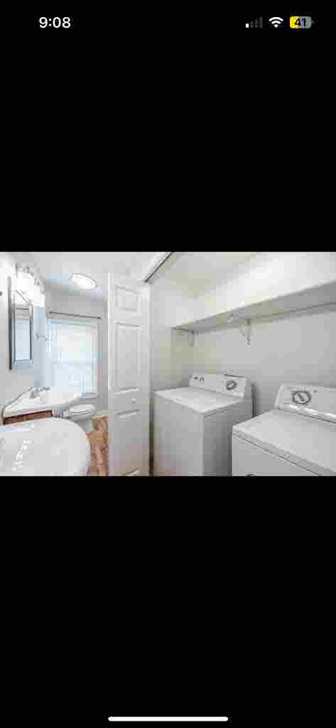 Looking for a Roommate move in asap
