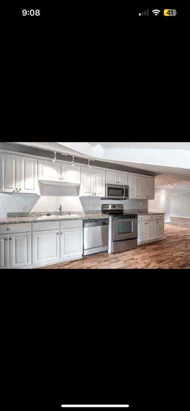Looking for a Roommate move in asap