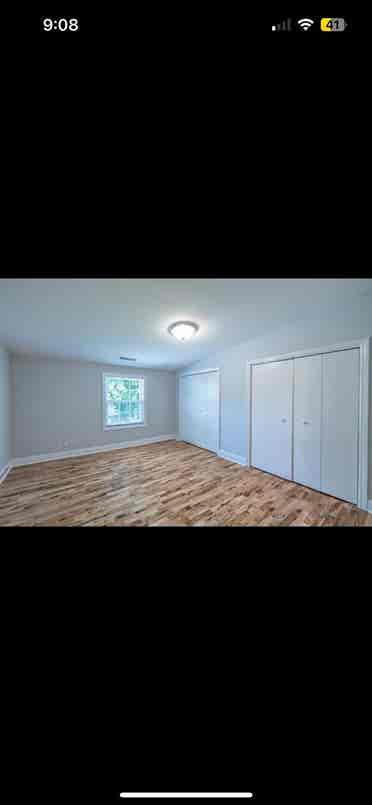 Looking for a Roommate move in asap