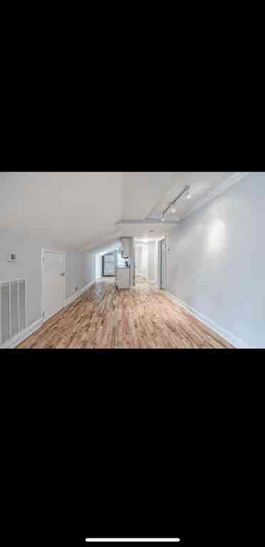 Looking for a Roommate move in asap