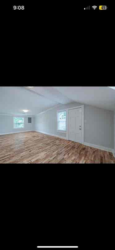 Looking for a Roommate move in asap