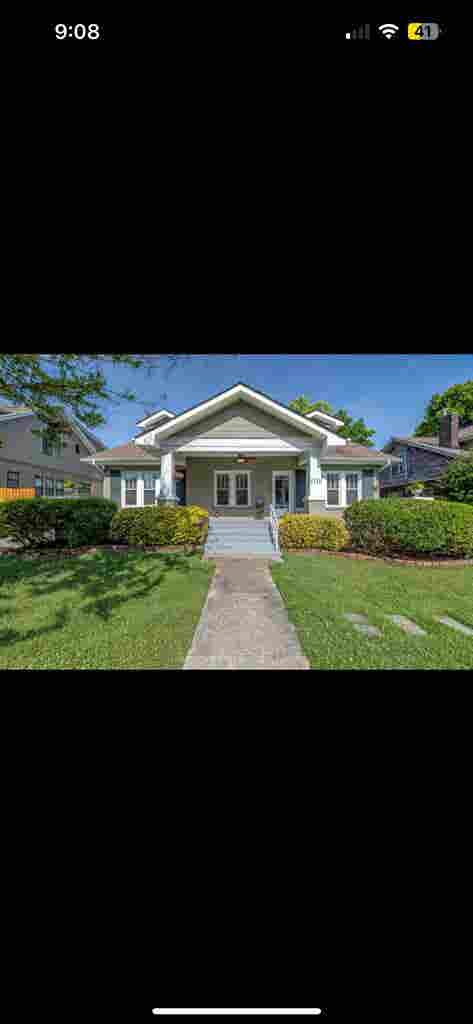 Looking for a Roommate move in asap