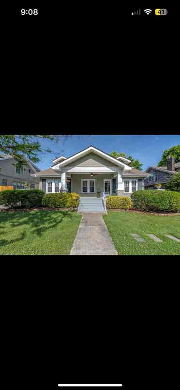 Looking for a Roommate move in asap