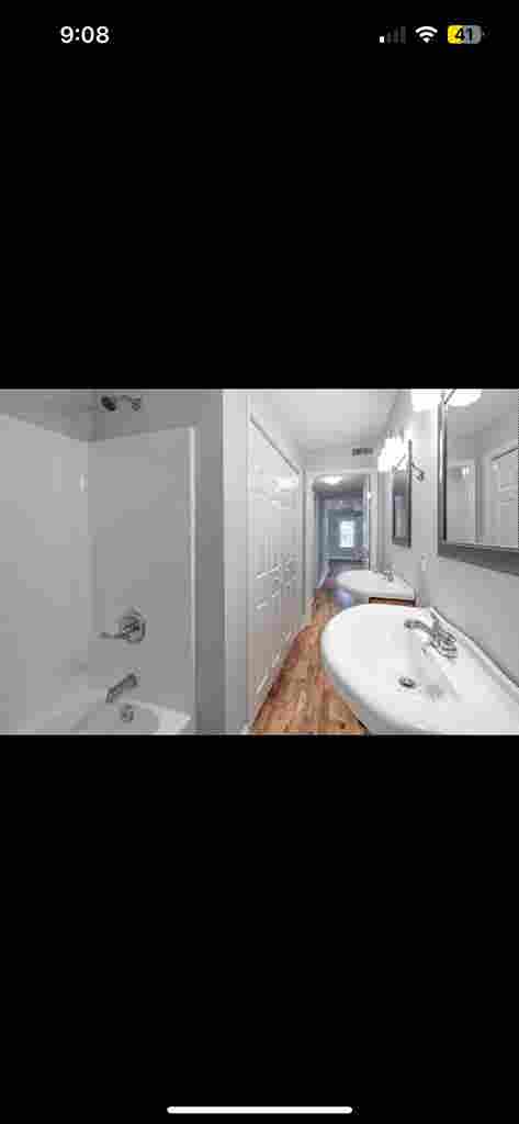 Looking for a Roommate move in asap
