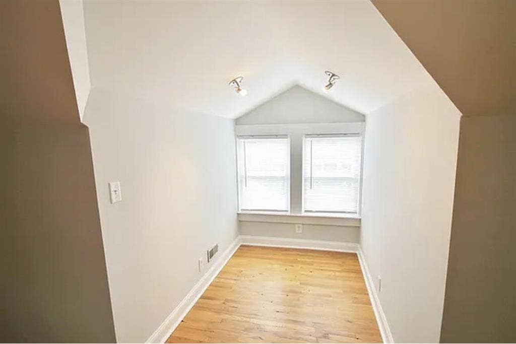 1 room in a Bath unit
