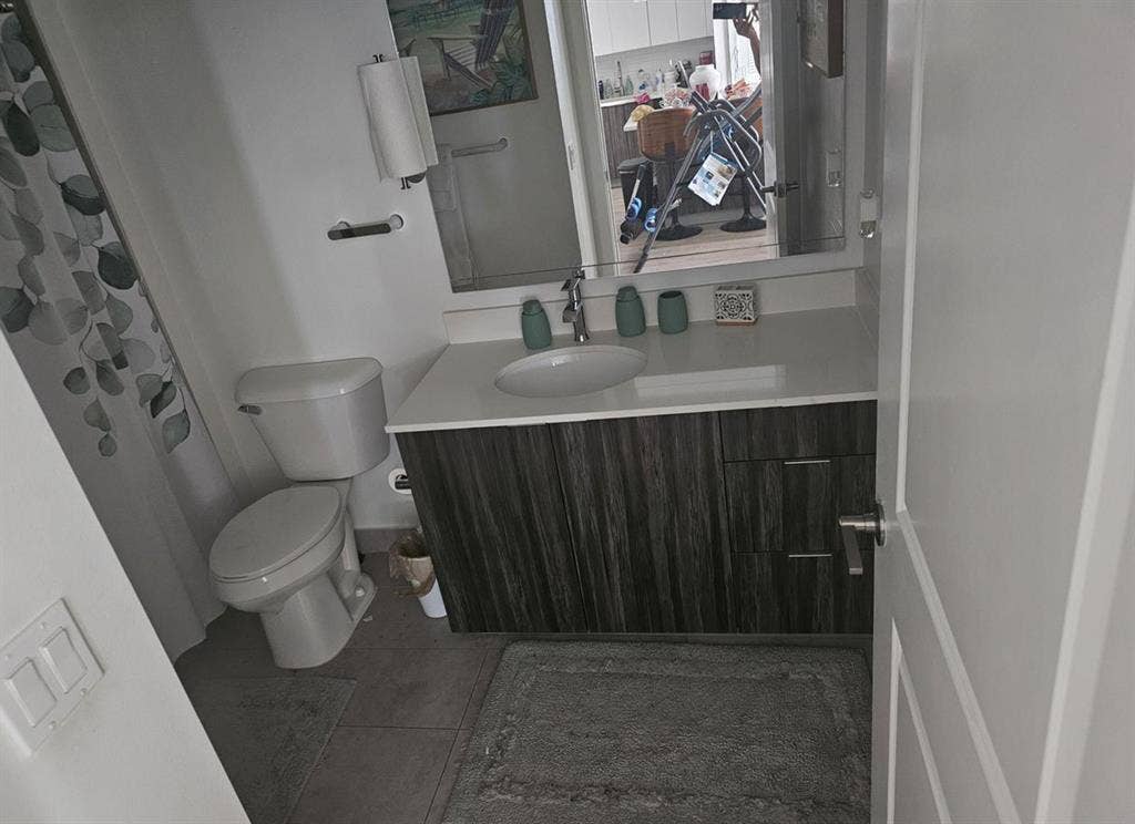 PRIVATE ROOM AND BATHROOM