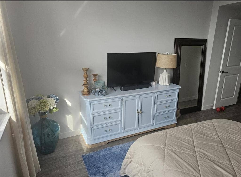 PRIVATE ROOM AND BATHROOM