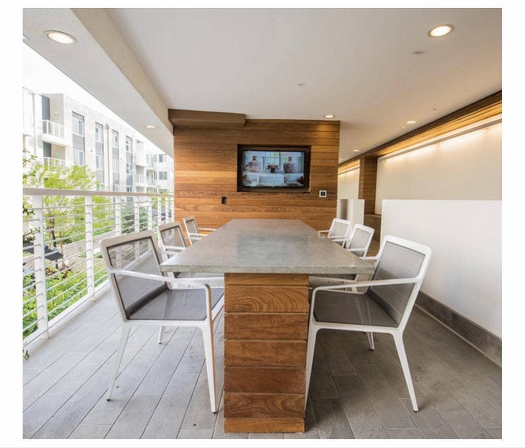 1 bed with private bathroom