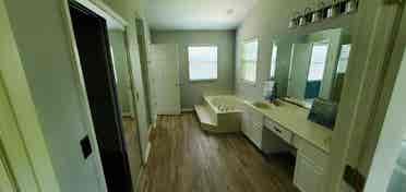 Spacious Bedroom in Quiet Area