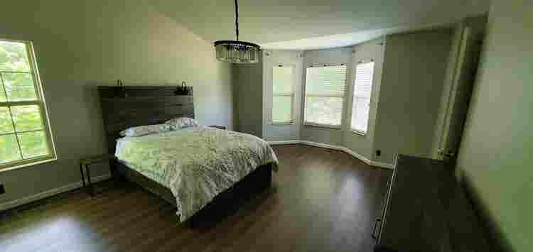 Spacious Bedroom in Quiet Area