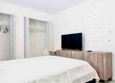 Midtown ( Edgewater ) private room