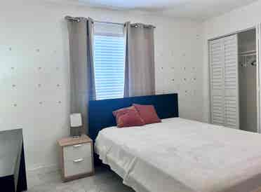 Midtown ( Edgewater ) private room
