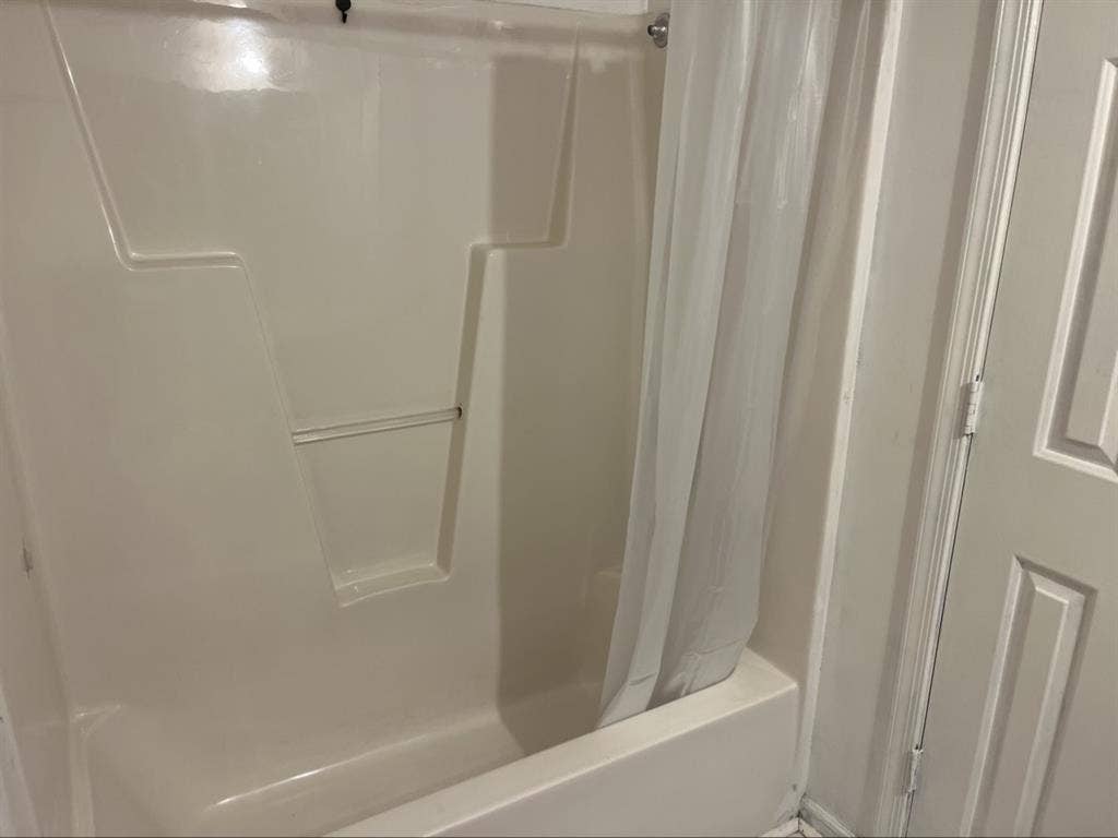 1
bedroom and share bathroom