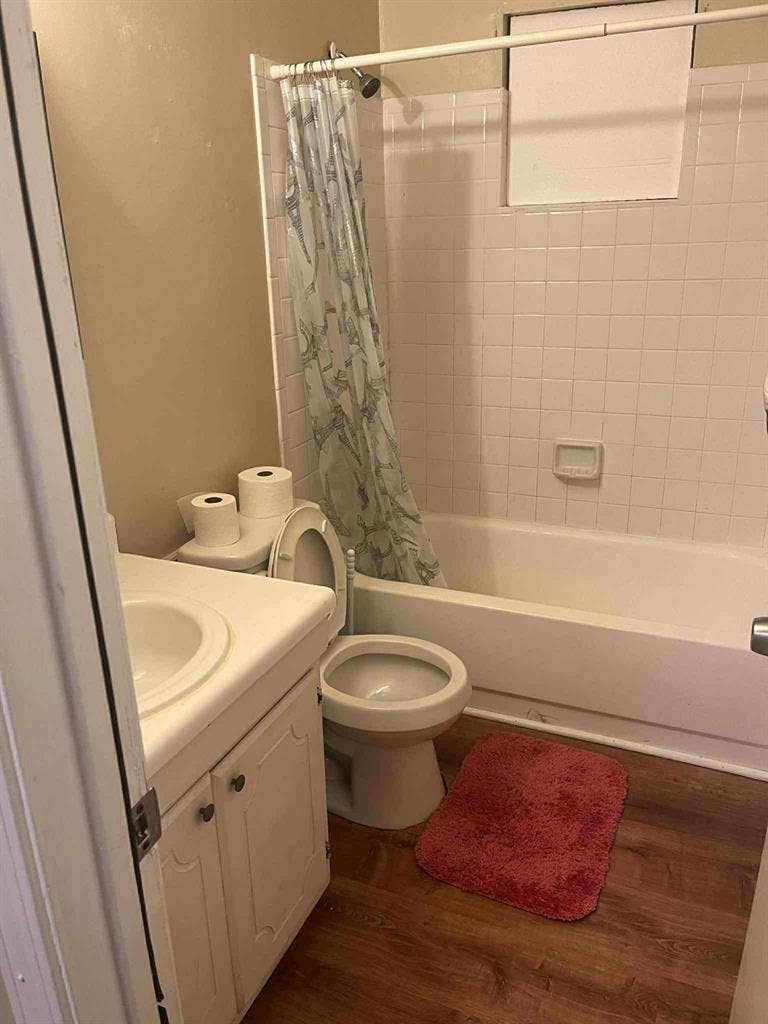 1
bedroom and private bathroom