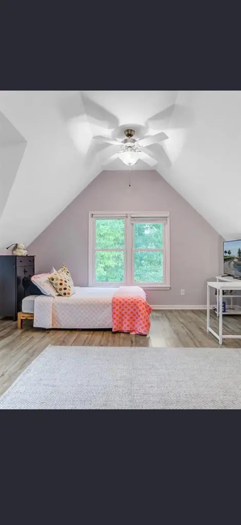 Room in large house, Brickyard Mt P