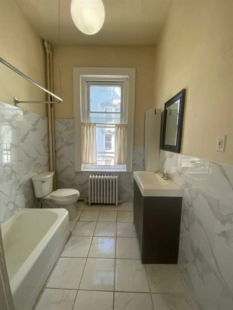 Looking for a subletter in Philly!