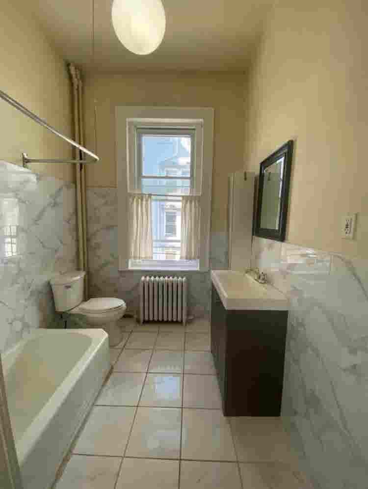 Looking for a subletter in Philly!