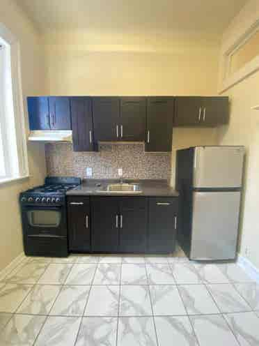Looking for a subletter in Philly!