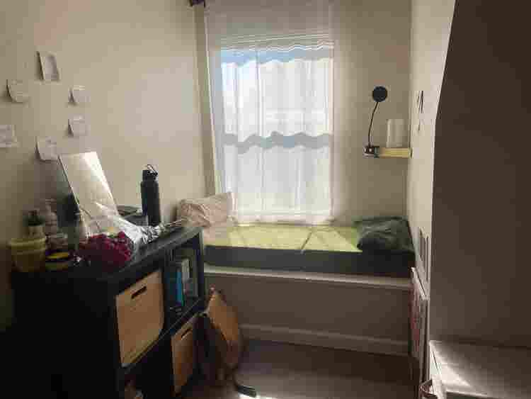 Spacious Midtown room available