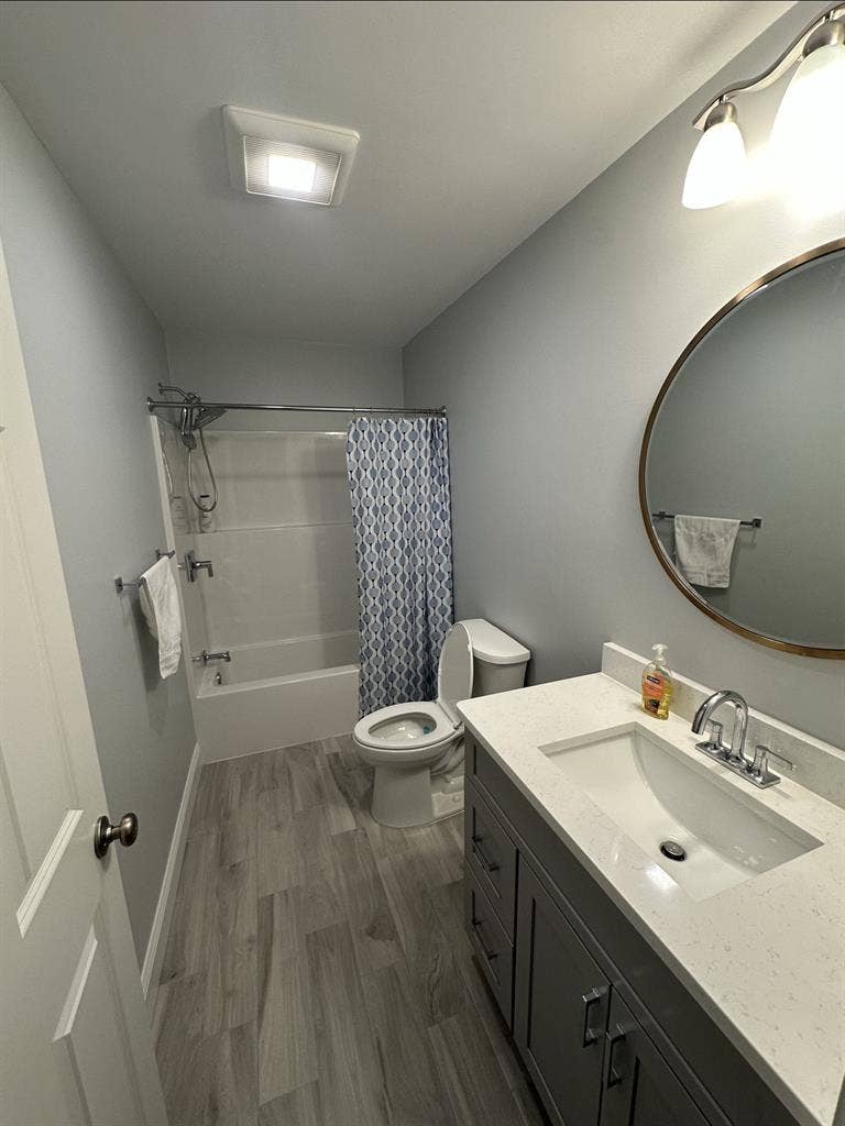 Room for rent w Private bathroom.