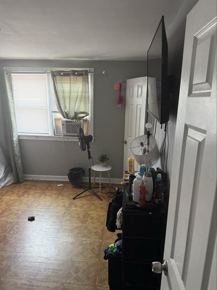 Room For Rent!!