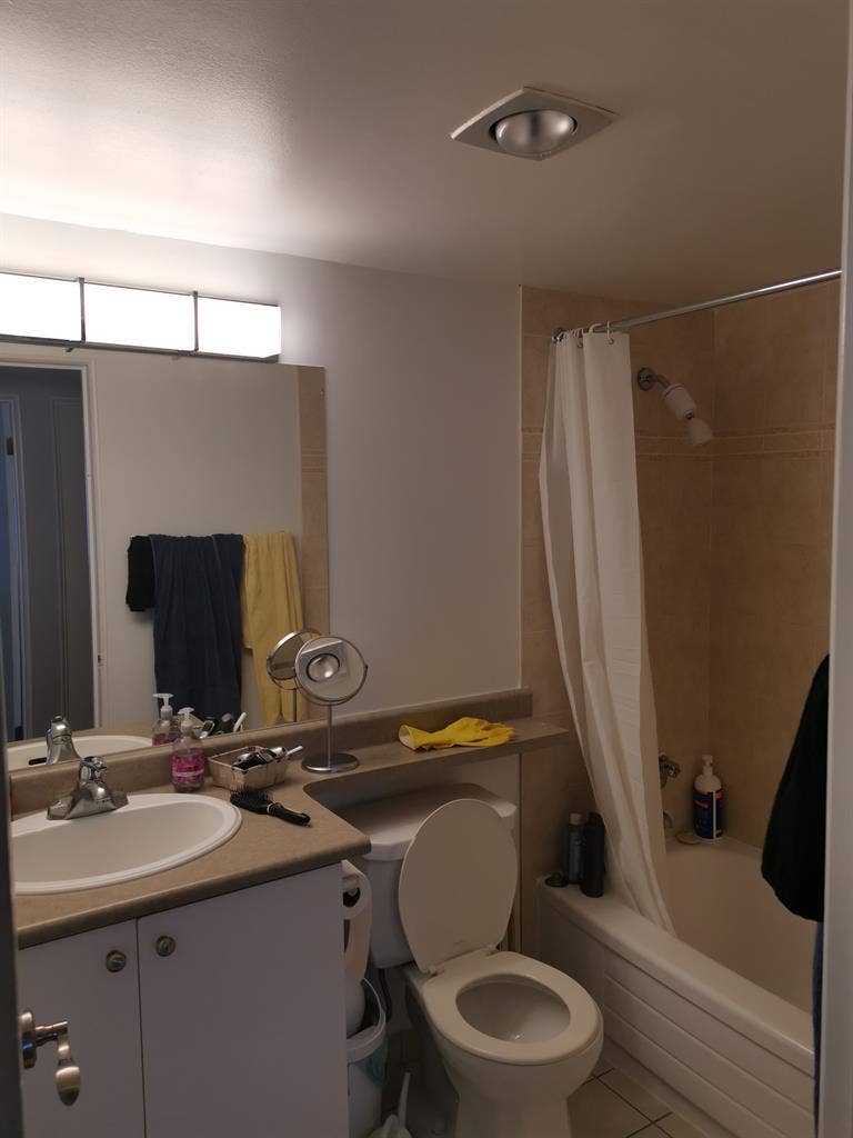 Roommate message me
