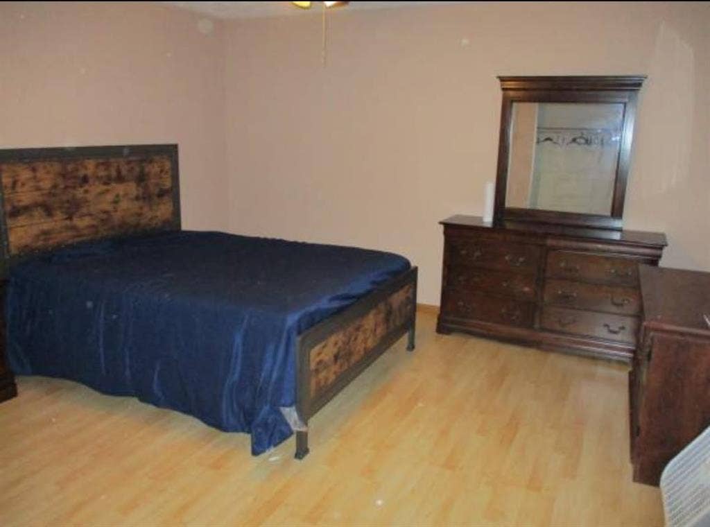 ROOM HOME SHARE