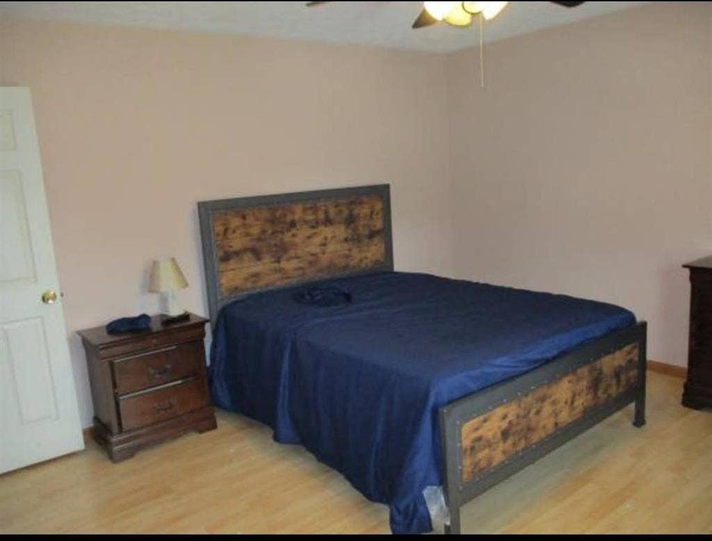 ROOM HOME SHARE