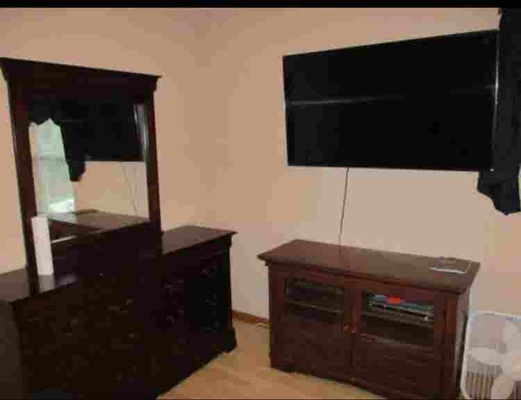 ROOM HOME SHARE