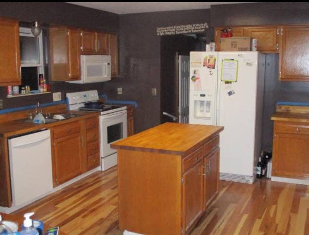 ROOM HOME SHARE
