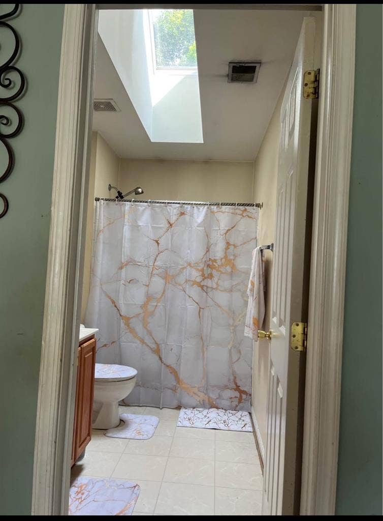 Large bedroom for rent with all