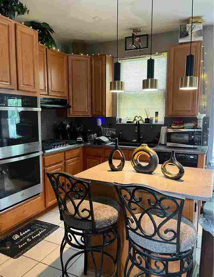 Large bedroom for rent with all