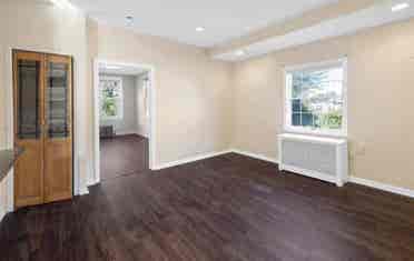 🙋‍♀️looking for 3 female roommates