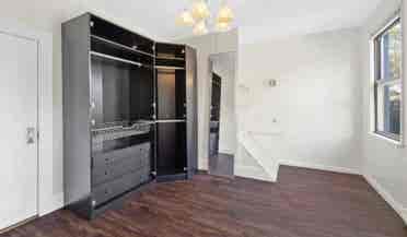 🙋‍♀️looking for 3 female roommates