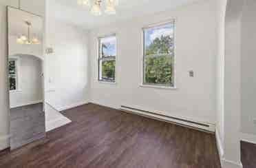 🙋‍♀️looking for 3 female roommates